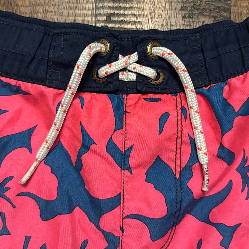GAP boys’ Small Hibiscus flower 🌺 swim trunks - Picture 2 of 5